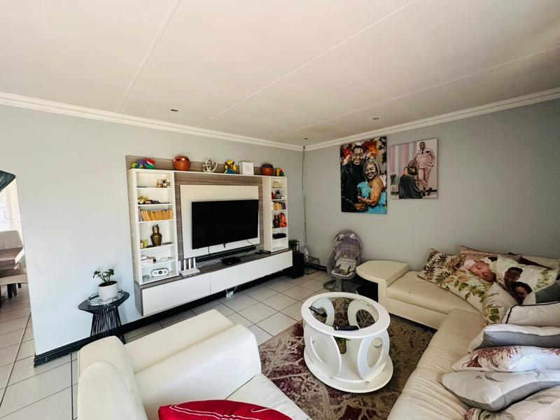 6 Bedroom Property for Sale in Parkhill Gardens Gauteng