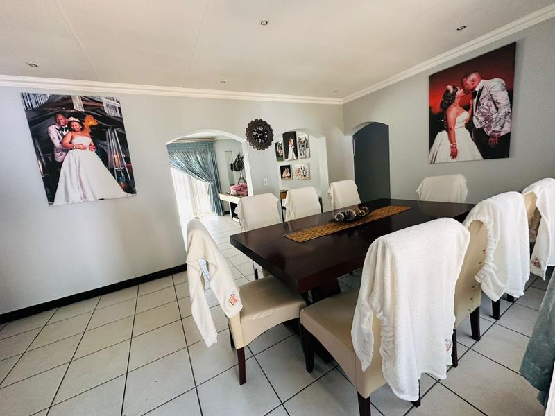 6 Bedroom Property for Sale in Parkhill Gardens Gauteng
