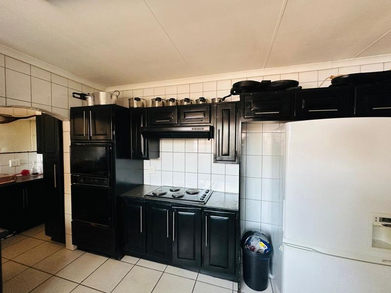 6 Bedroom Property for Sale in Parkhill Gardens Gauteng
