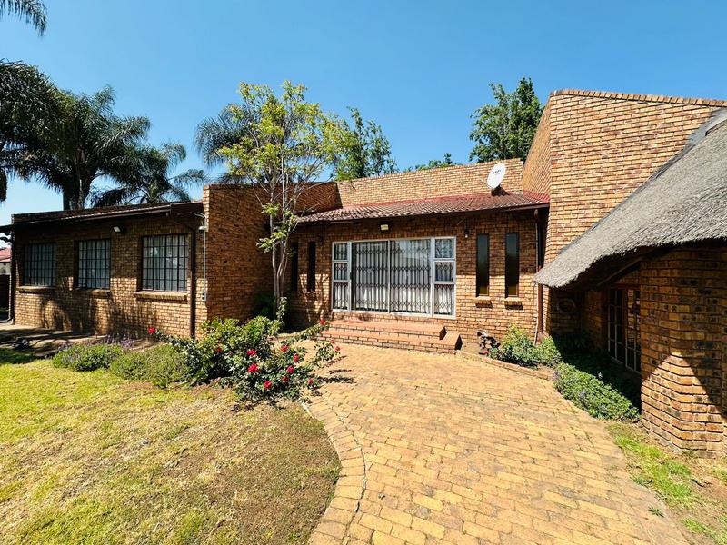 6 Bedroom Property for Sale in Parkhill Gardens Gauteng