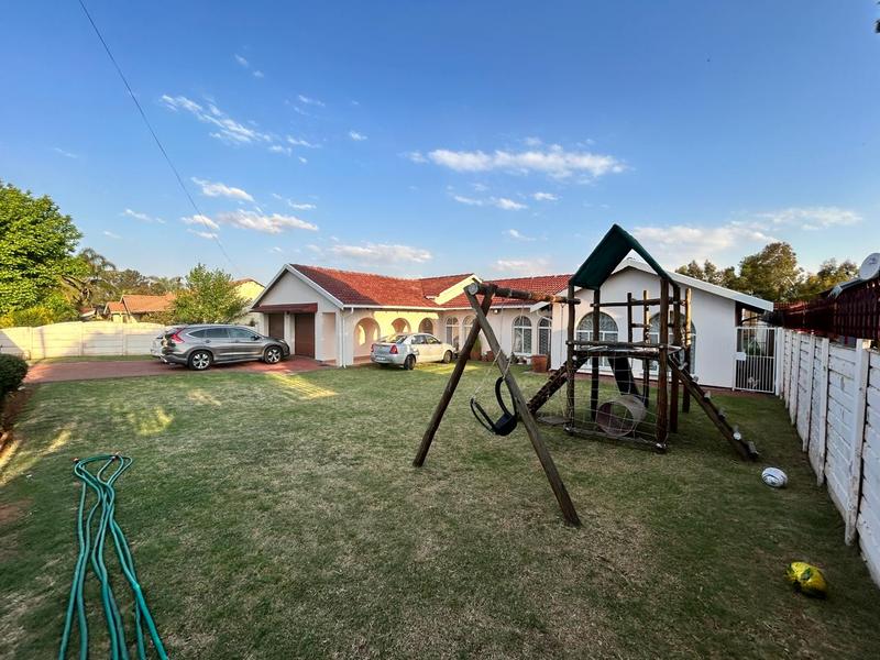 3 Bedroom Property for Sale in Bakerton Gauteng