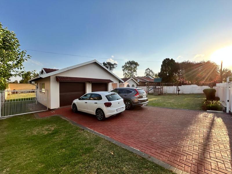 3 Bedroom Property for Sale in Bakerton Gauteng