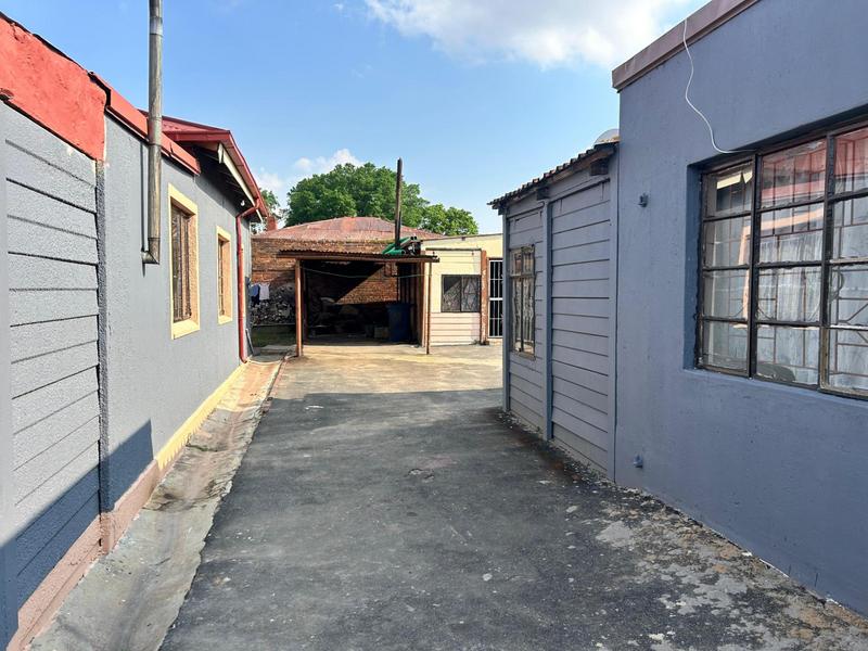 8 Bedroom Property for Sale in Springs Gauteng