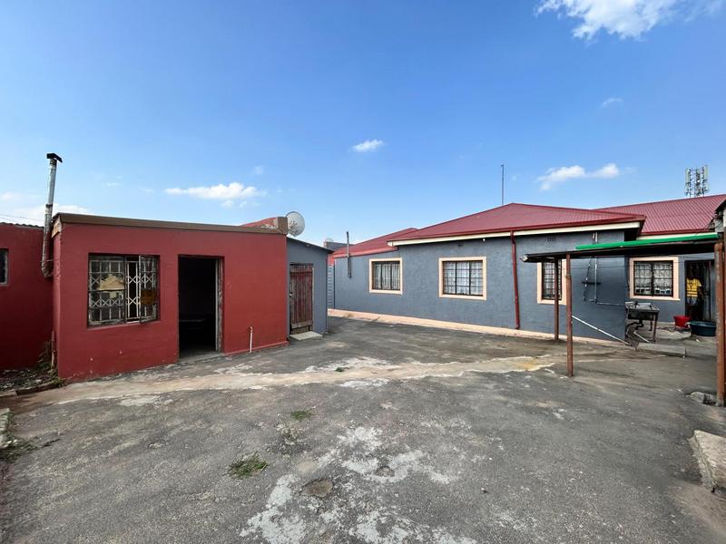 8 Bedroom Property for Sale in Springs Gauteng