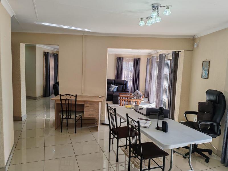4 Bedroom Property for Sale in Bloubosrand Gauteng