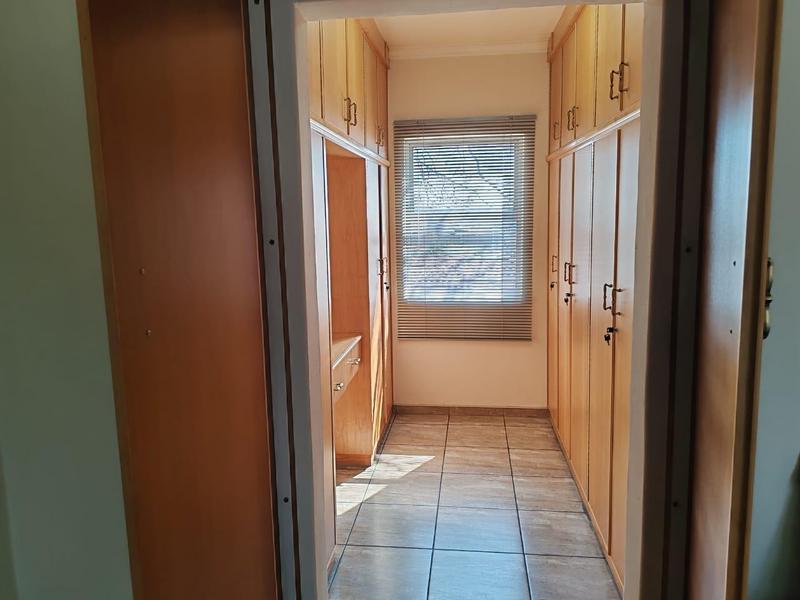 4 Bedroom Property for Sale in Bloubosrand Gauteng
