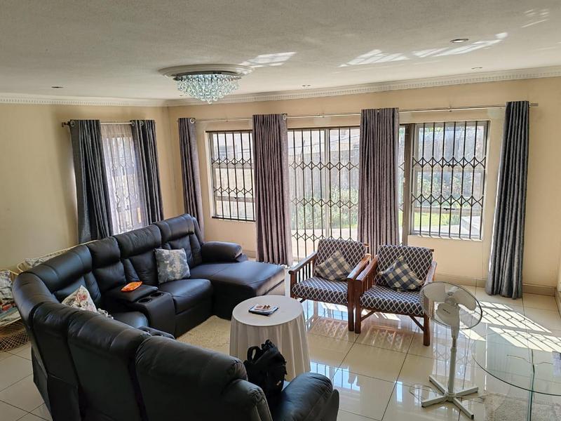 4 Bedroom Property for Sale in Bloubosrand Gauteng