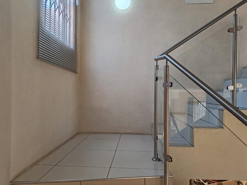 4 Bedroom Property for Sale in Bloubosrand Gauteng