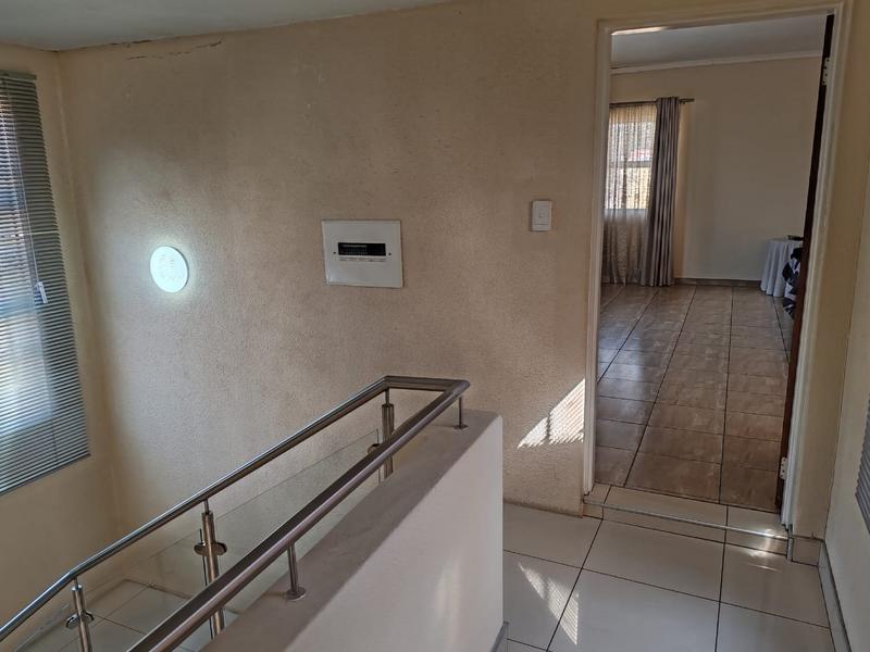 4 Bedroom Property for Sale in Bloubosrand Gauteng
