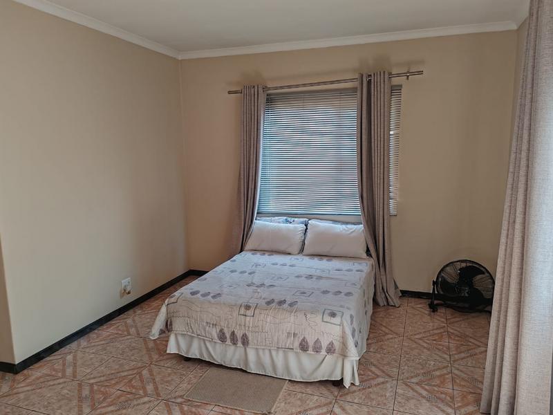 4 Bedroom Property for Sale in Bloubosrand Gauteng