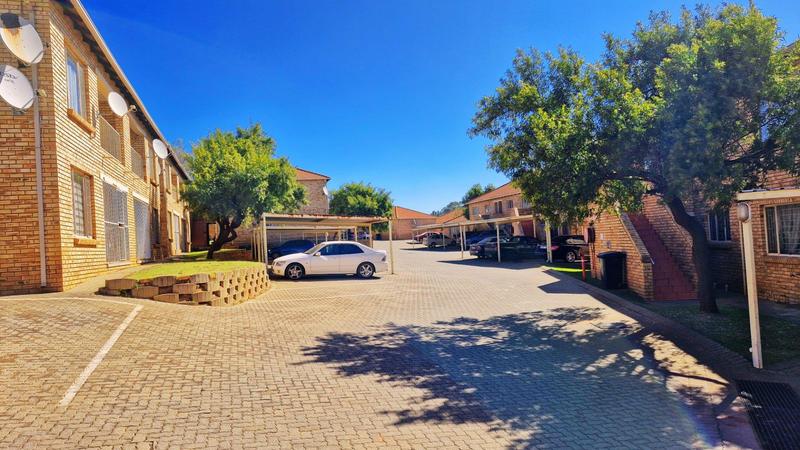 2 Bedroom Property for Sale in Groblerpark Gauteng