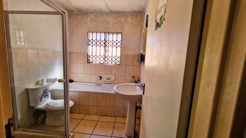 2 Bedroom Property for Sale in Groblerpark Gauteng