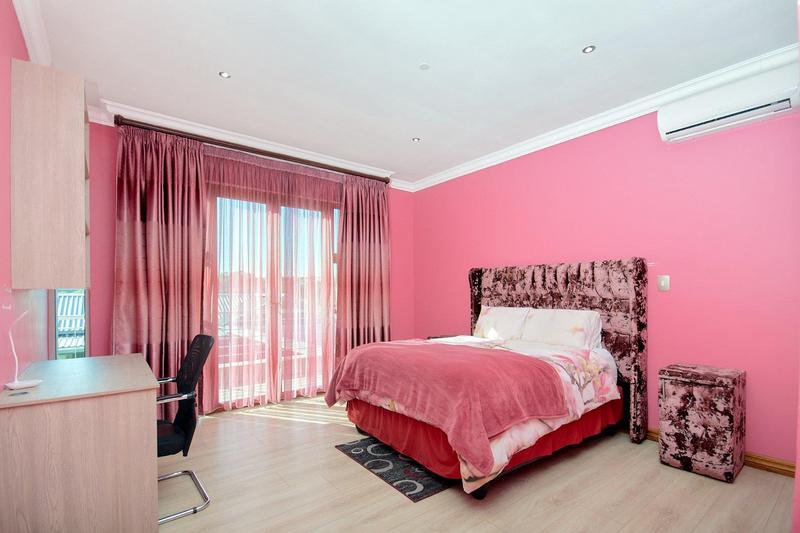 6 Bedroom Property for Sale in Bultfontein Gauteng