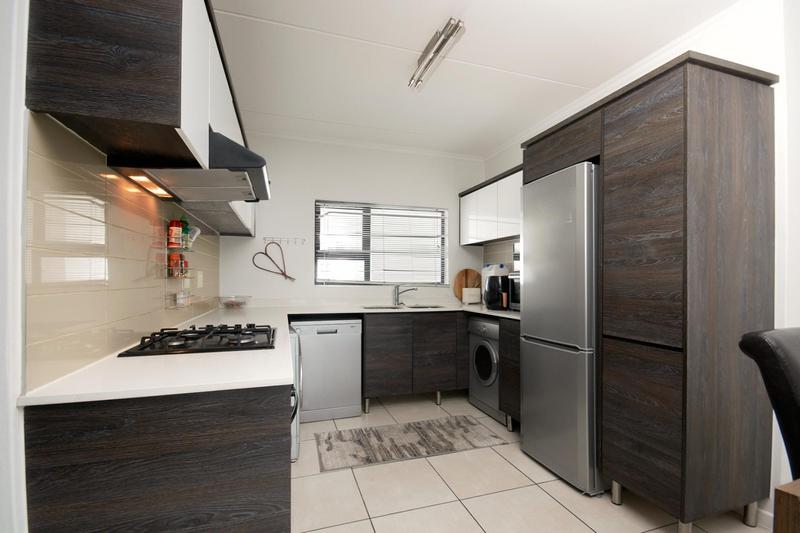 2 Bedroom Property for Sale in Greenstone Hill Gauteng