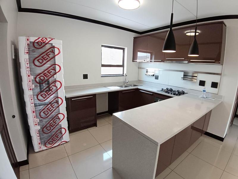 To Let 2 Bedroom Property for Rent in Blue Hills Gauteng
