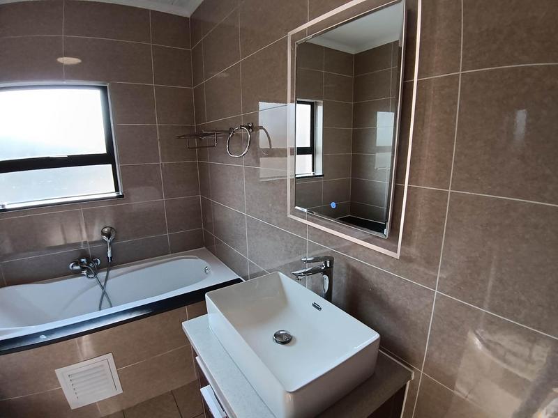 To Let 2 Bedroom Property for Rent in Blue Hills Gauteng