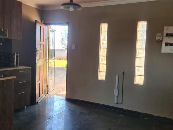 To Let 2 Bedroom Property for Rent in Halfway Gardens Gauteng