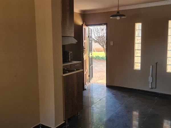 To Let 2 Bedroom Property for Rent in Halfway Gardens Gauteng