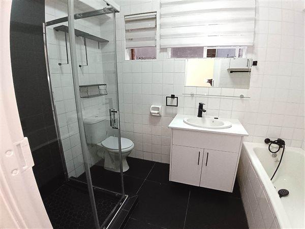 To Let 2 Bedroom Property for Rent in Illovo Gauteng
