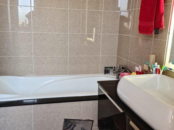 3 Bedroom Property for Sale in Carlswald Gauteng