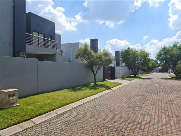 3 Bedroom Property for Sale in Noordwyk Gauteng