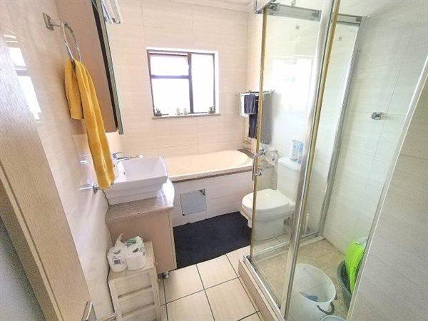2 Bedroom Property for Sale in Noordwyk Gauteng