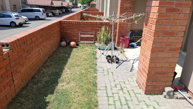 2 Bedroom Property for Sale in Summerfields Estate Gauteng