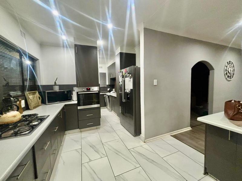 To Let 4 Bedroom Property for Rent in Vanderbijlpark SE 3 Gauteng