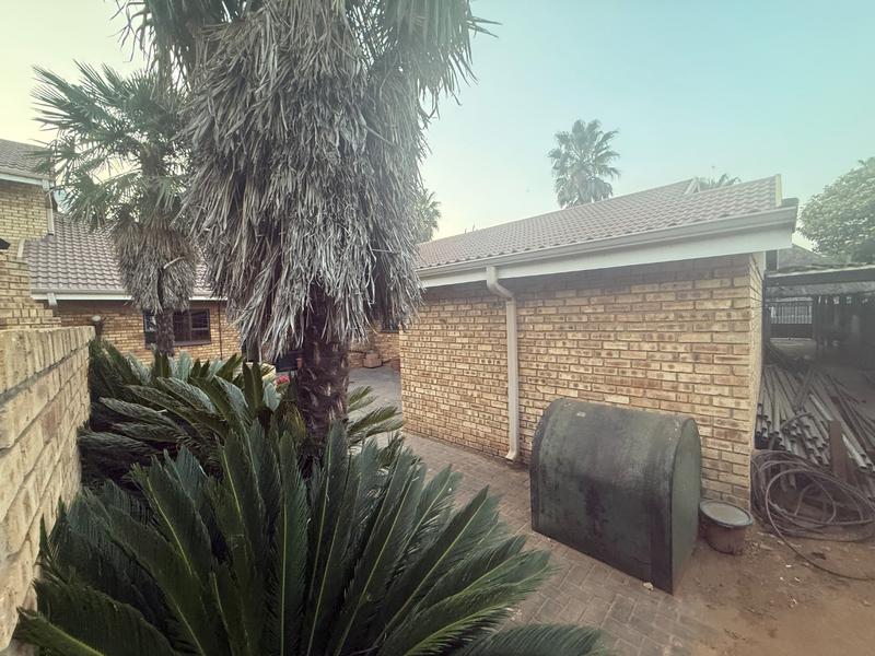 3 Bedroom Property for Sale in Flora Gardens Gauteng