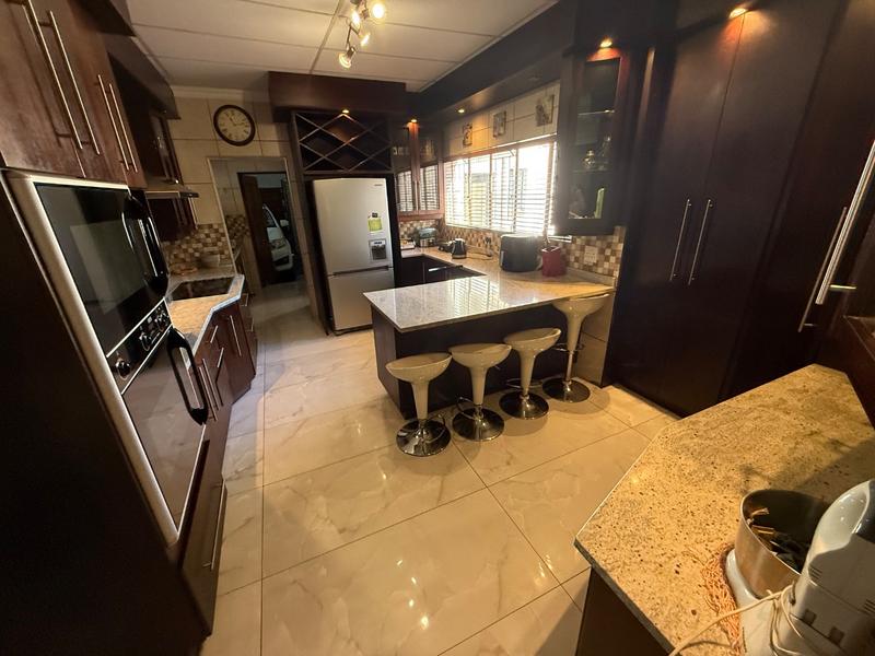 4 Bedroom Property for Sale in Flora Gardens Gauteng