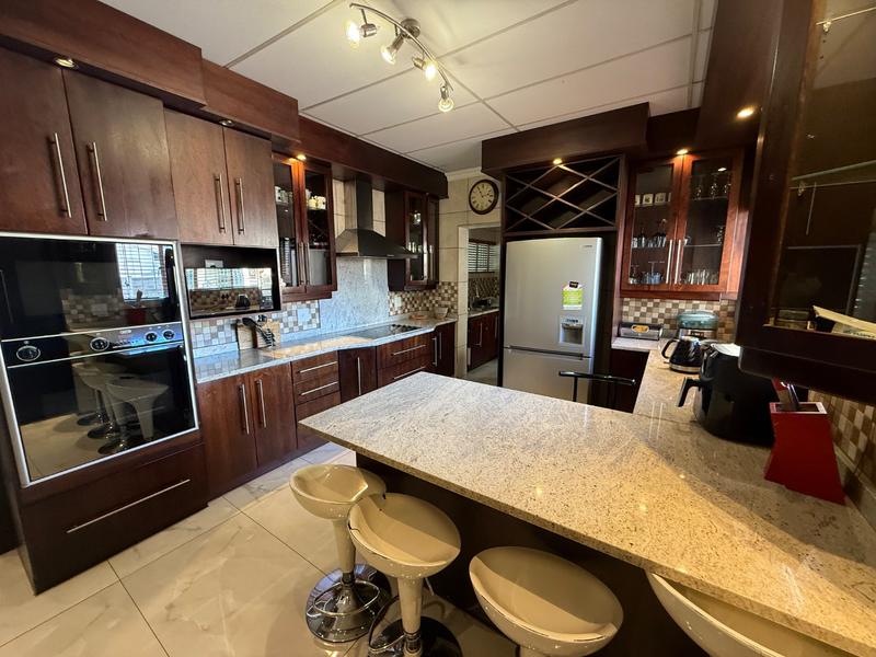 4 Bedroom Property for Sale in Flora Gardens Gauteng