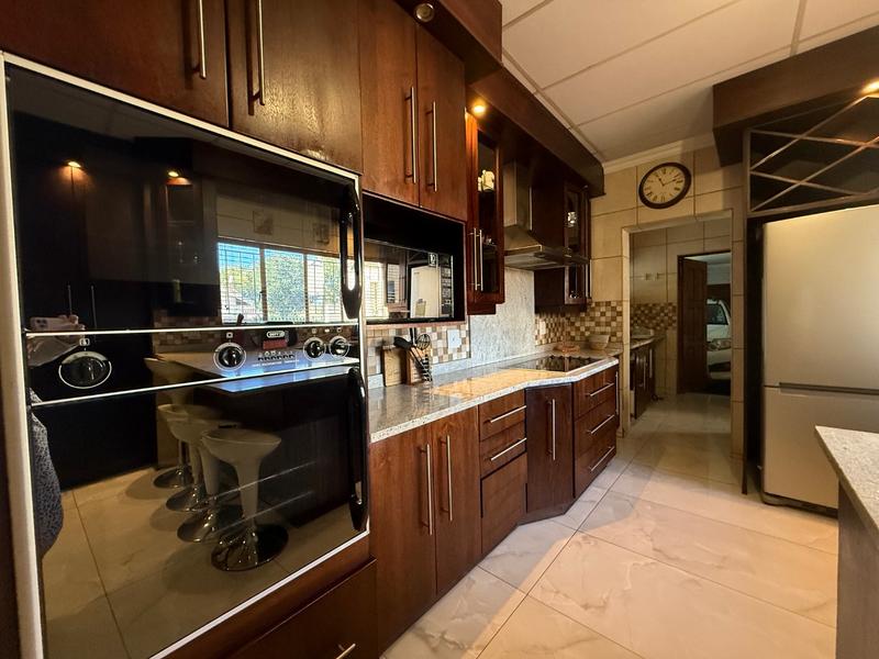 4 Bedroom Property for Sale in Flora Gardens Gauteng