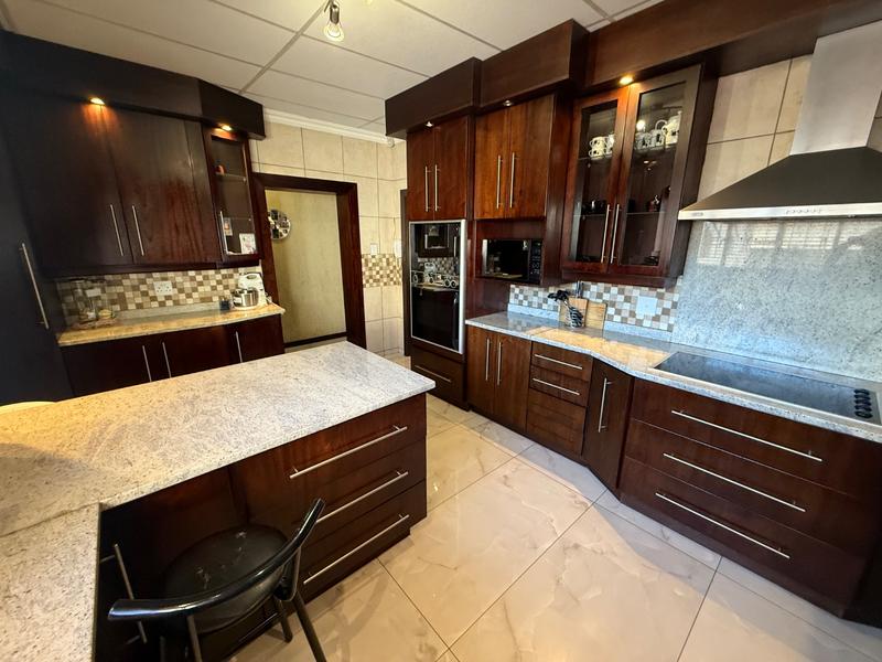 4 Bedroom Property for Sale in Flora Gardens Gauteng