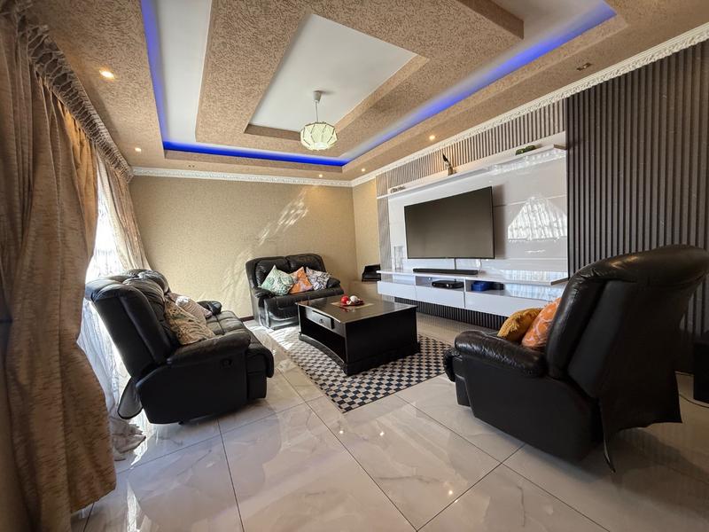 4 Bedroom Property for Sale in Flora Gardens Gauteng