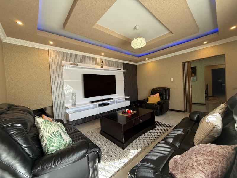 4 Bedroom Property for Sale in Flora Gardens Gauteng