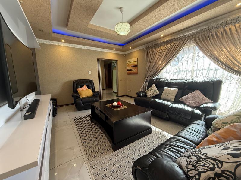 4 Bedroom Property for Sale in Flora Gardens Gauteng