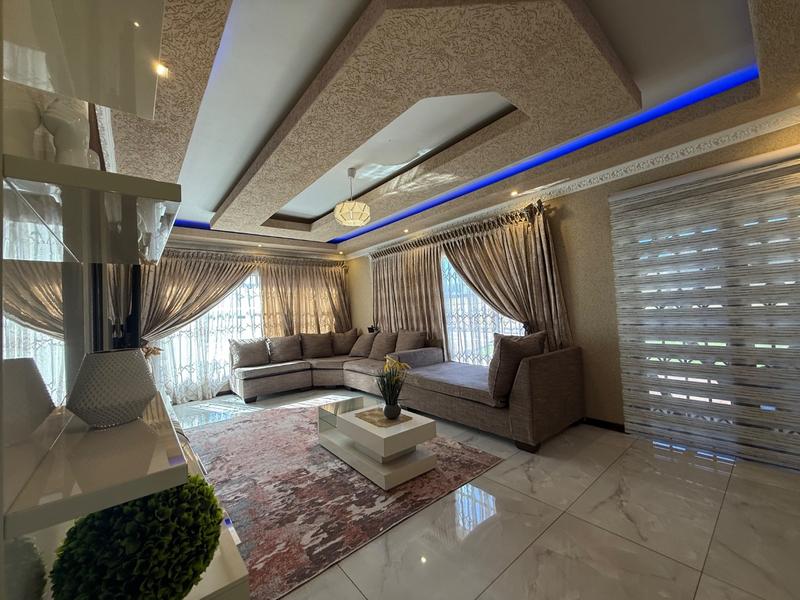 4 Bedroom Property for Sale in Flora Gardens Gauteng