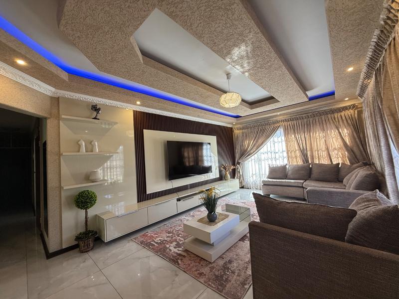 4 Bedroom Property for Sale in Flora Gardens Gauteng