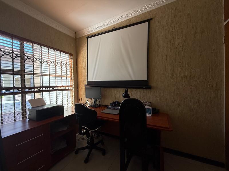4 Bedroom Property for Sale in Flora Gardens Gauteng