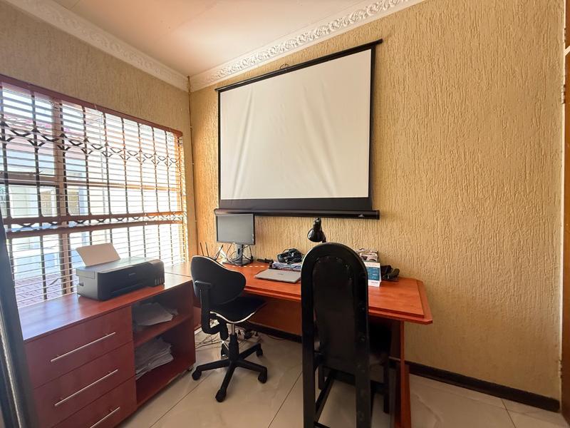 4 Bedroom Property for Sale in Flora Gardens Gauteng