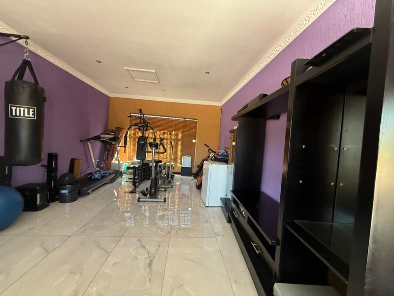 4 Bedroom Property for Sale in Flora Gardens Gauteng
