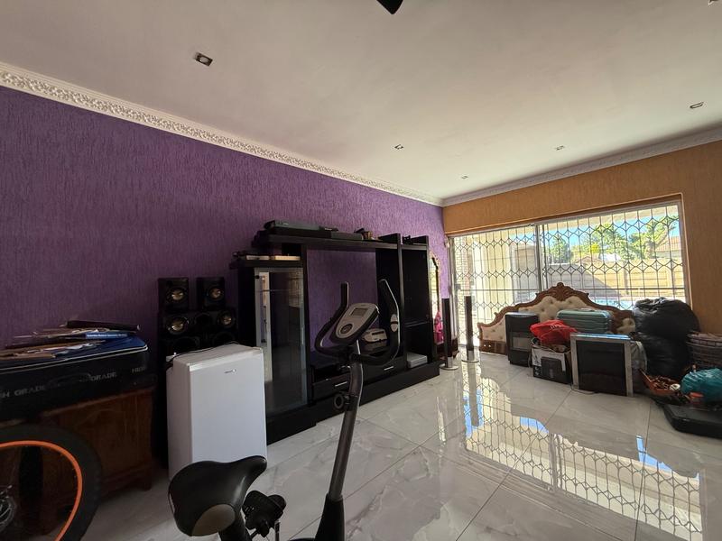 4 Bedroom Property for Sale in Flora Gardens Gauteng
