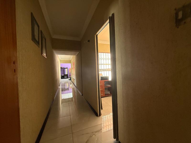 4 Bedroom Property for Sale in Flora Gardens Gauteng