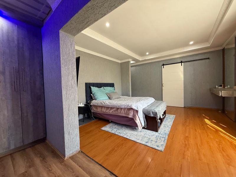 4 Bedroom Property for Sale in Flora Gardens Gauteng