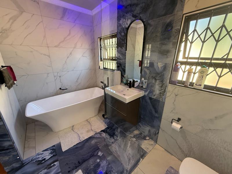4 Bedroom Property for Sale in Flora Gardens Gauteng