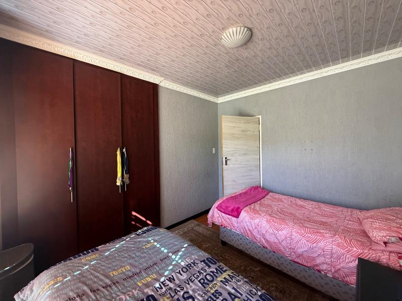 4 Bedroom Property for Sale in Flora Gardens Gauteng