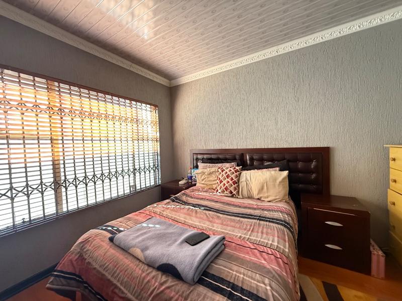 4 Bedroom Property for Sale in Flora Gardens Gauteng