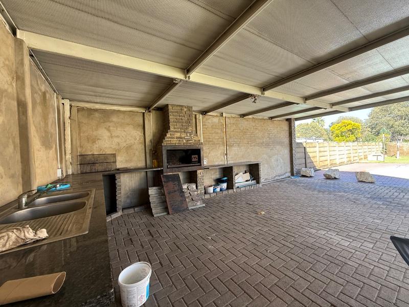 4 Bedroom Property for Sale in Flora Gardens Gauteng