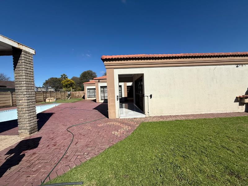 4 Bedroom Property for Sale in Flora Gardens Gauteng