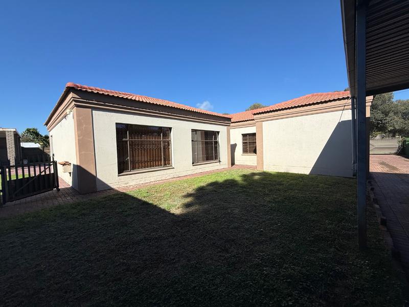 4 Bedroom Property for Sale in Flora Gardens Gauteng
